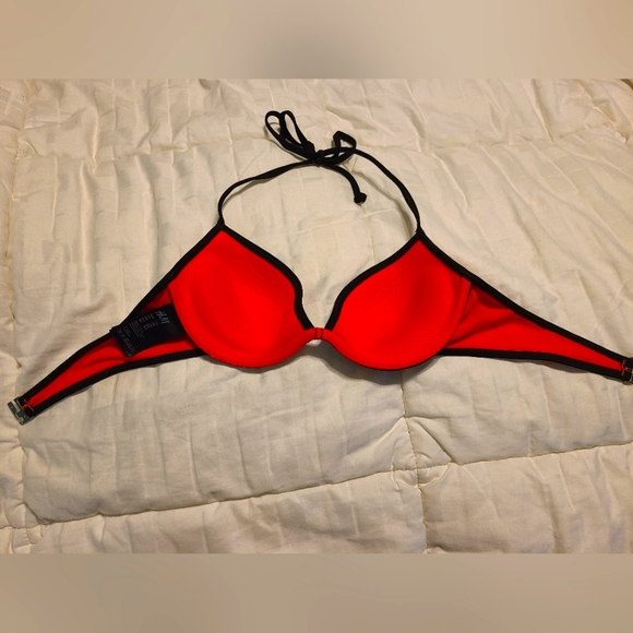 H&M red floral bikini top 32B - Picture 2 of 4